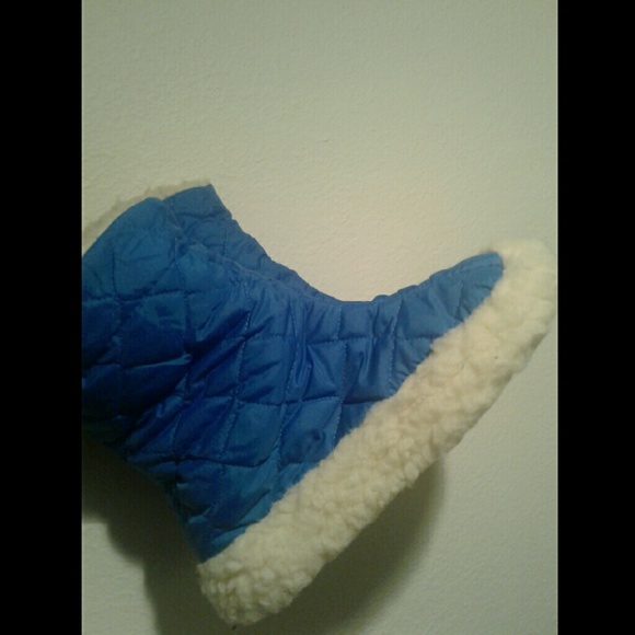 HOLIDAY PICK 🖤 Slipper Boots - Picture 4 of 5